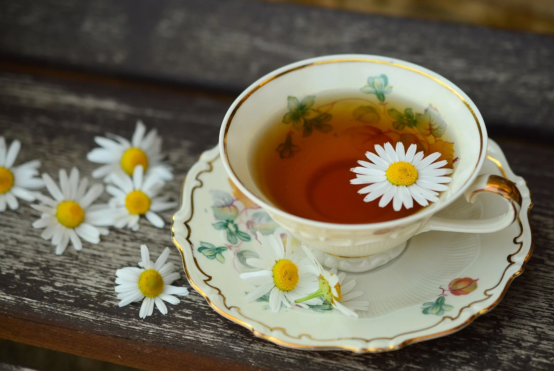 Chamomile tea to treat stress