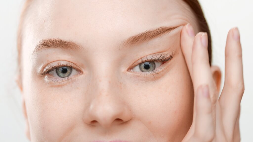 Eyebrow Thread Lift