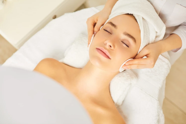 Face Treatments Dubai 17 Deep-Cleansing-and-Exfoliation