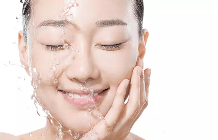 Hydration-focused facial therapy enhancing skin moisture—highlighting one of the major benefits of facials.