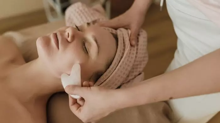 Introduction image showing the key benefits of facials including relaxation, deep cleansing, and improved skin texture.